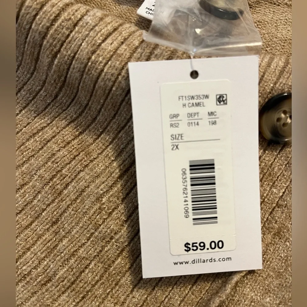 Westbound woman’s size 2X sweater with flap collar and buttons Camel color - Picture 2 of 6